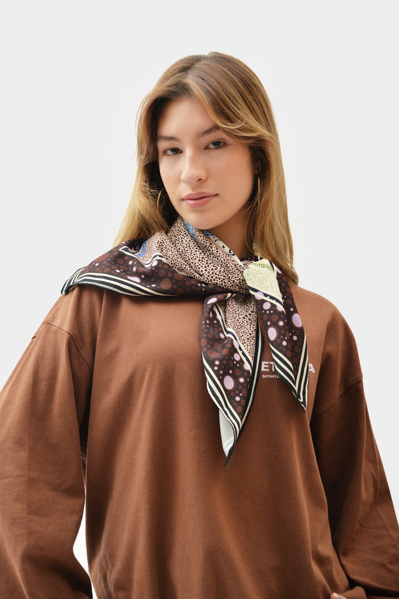 Buzo Oversized Café - Anacleta Design